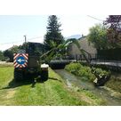 Op&eacute;ration de fauchage avec fl&egrave;che de signalisation