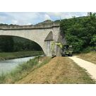 Machine de fauchage en intervention sur le terrain