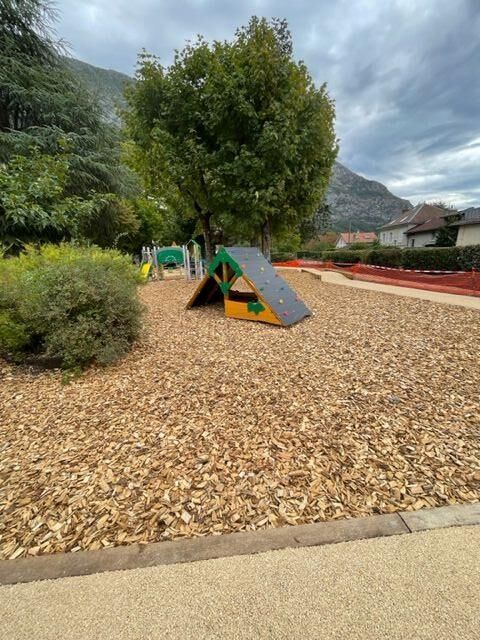 Am&eacute;nagement paysager de l'&eacute;cole La Monta &agrave; Saint-Egr&egrave;ve