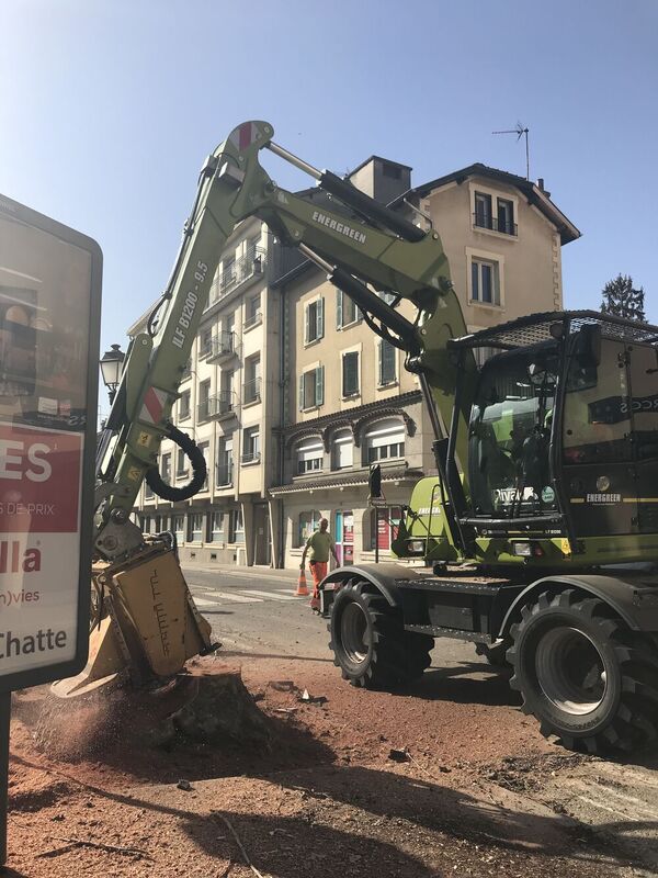Entretien des espaces publics par rognage de souche
