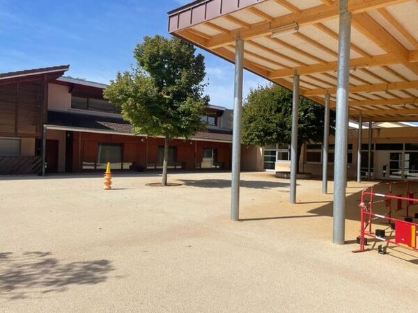 Am&eacute;nagement d'une &eacute;cole &agrave; Saint-Sauveur