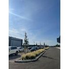 B&eacute;ton balay&eacute; sur le parking de l'&eacute;cole ENAC