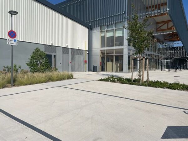 Enrob&eacute; et bordures pour l'&eacute;cole ENAC