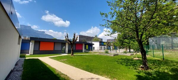 Am&eacute;lioration des ext&eacute;rieurs &agrave; l'&eacute;cole Barnave, Saint-&Eacute;gr&egrave;ve