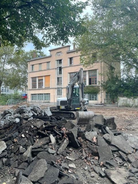 D&eacute;molition du sol pour la cr&eacute;ation d'un parking