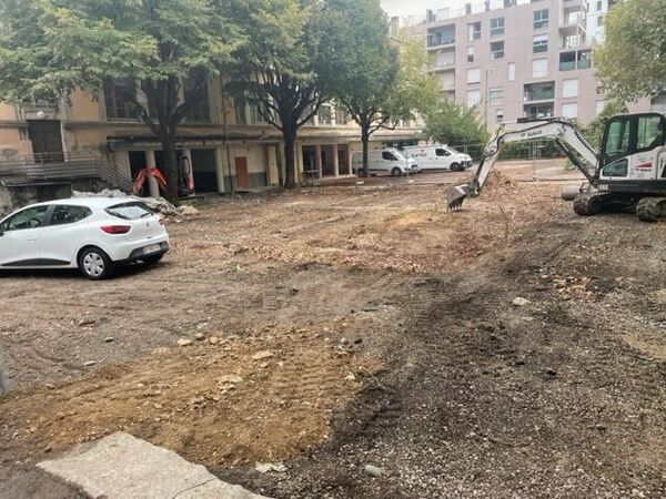 Pr&eacute;paration du sol pour la cr&eacute;ation d'un parking