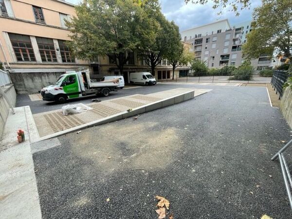 Cr&eacute;ation d'un parking devant l'ancienne &eacute;cole Jean Mac&eacute; Grenoble