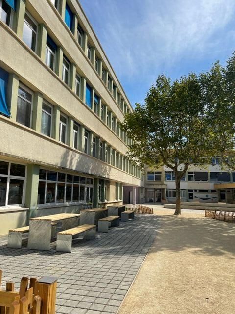 Rev&ecirc;tement de sol drainant et mobilier sur mesure