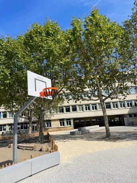 Pose de jeux dans l'&eacute;cole Saint-Exup&eacute;ry &agrave; Pont-de-Claix