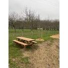 Installation de mobilier urbain : Tables de pique-nique