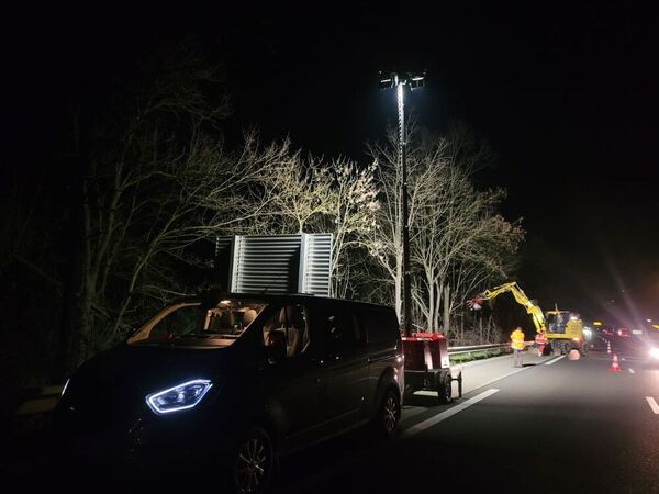 Travaux de d&eacute;montage d'arbres en cours &agrave; Bernin pour l'AREA