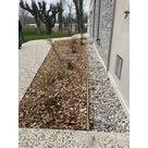 Arbustes plant&eacute;s avec paillage pour un entretien durable