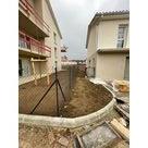 Travaux de cl&ocirc;turage pour am&eacute;nagement ext&eacute;rieur