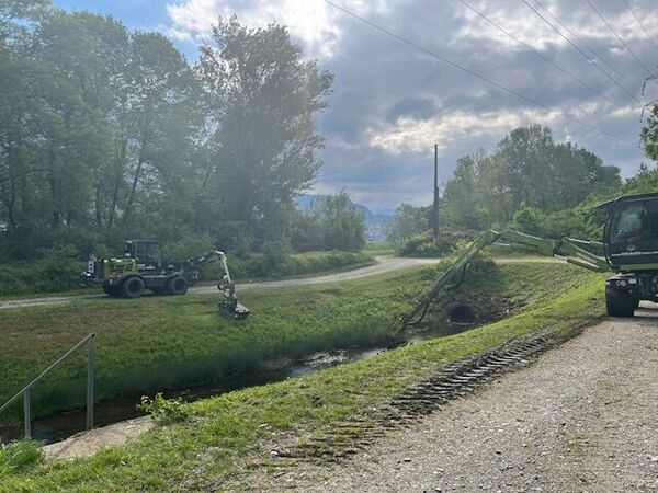 Fauchage bord de route &agrave; Saint-&Eacute;gr&egrave;ve