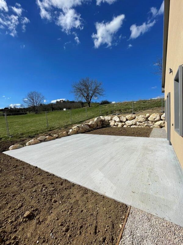 B&eacute;ton balay&eacute; durable r&eacute;alis&eacute; par des professionnels