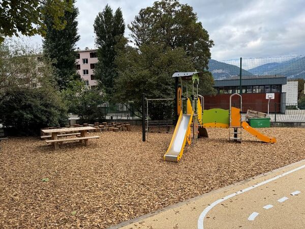 Am&eacute;nagement paysager &eacute;cole Pont de Vence &agrave; Saint-Egr&egrave;ve
