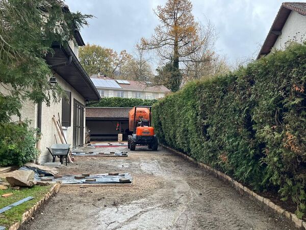 Pr&eacute;paration du fond de forme et repose des pav&eacute;s